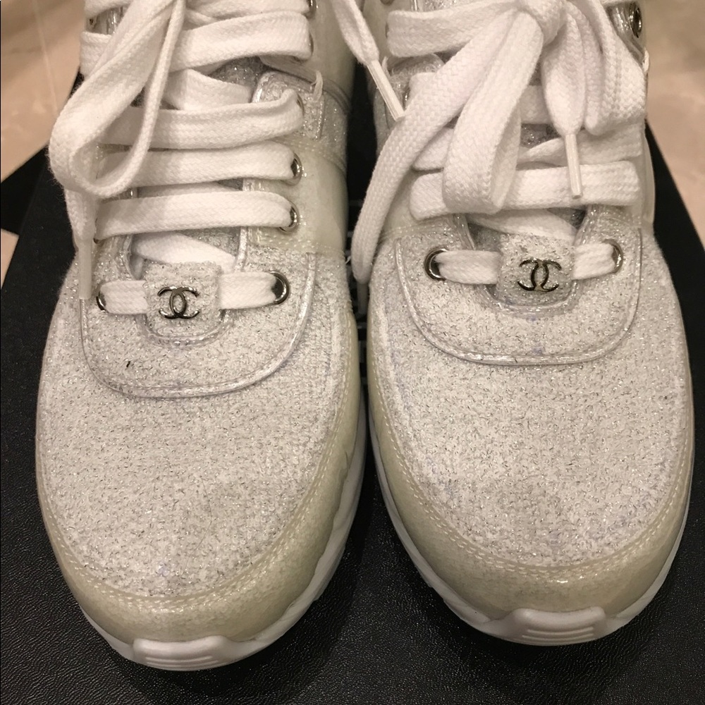 NIB Chanel 17S Silver Terry Cloth CC Sneaker sz 37 - Picture 4 of 8
